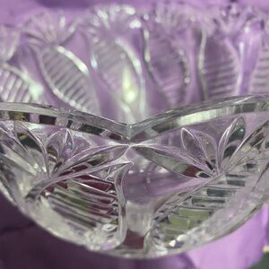 Vintage Heavy Indiana Glass Ridge & Fan Pressed Crystal Bowl Scalloped 8.5”